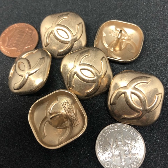 Chanel square buttons - Picture 2 of 4